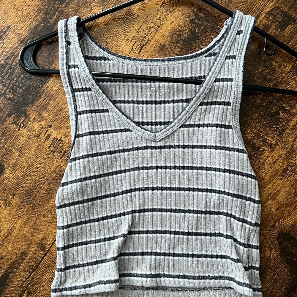 American Eagle crop top